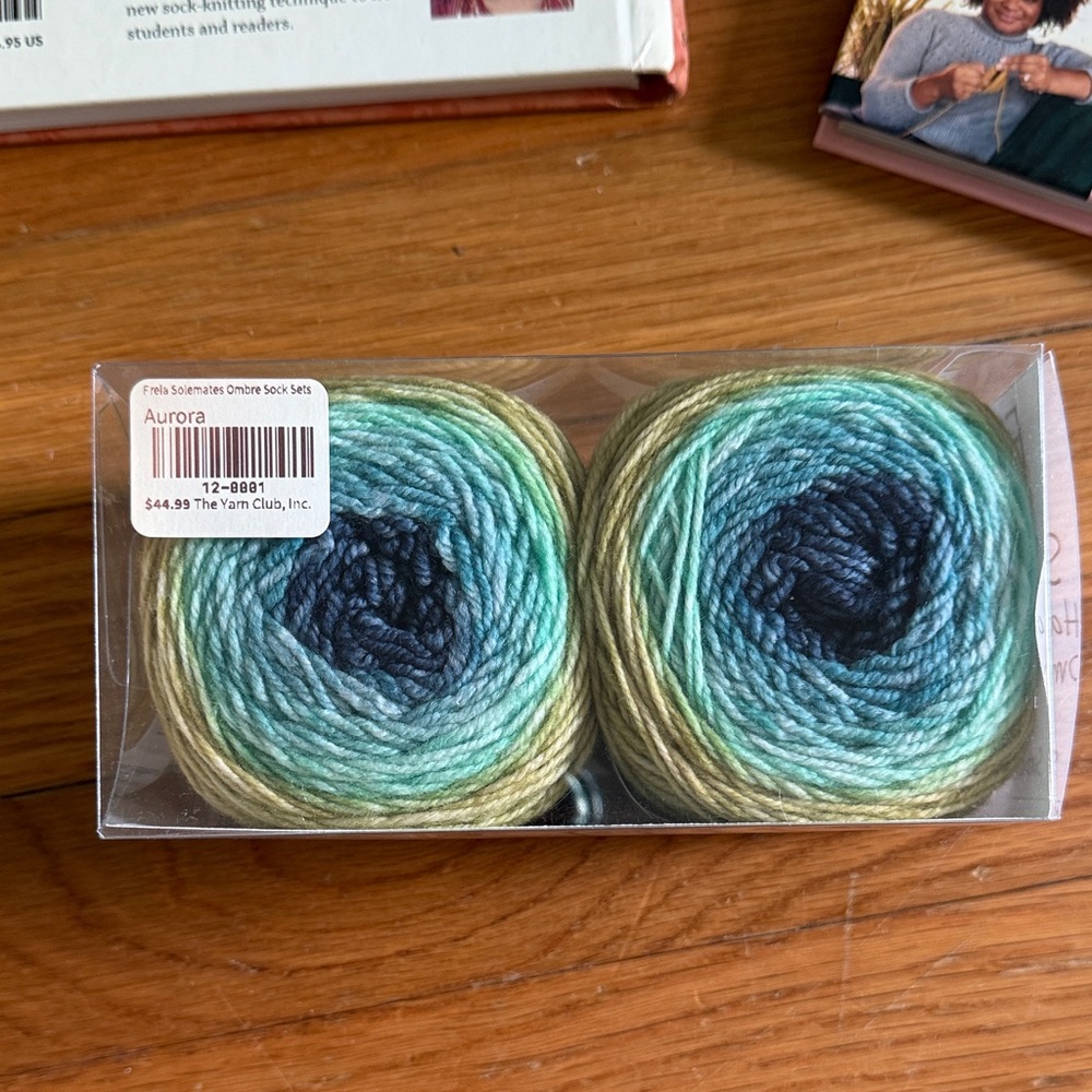 Sock knitting bundle handpainted merino wool plus instruction books - Picture 9 of 11